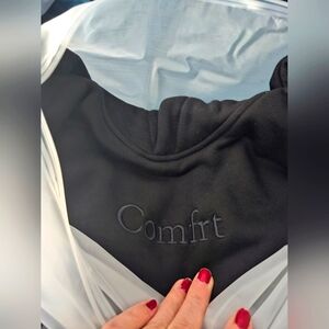 COMFRT BRAND HOODIE MEDIUM